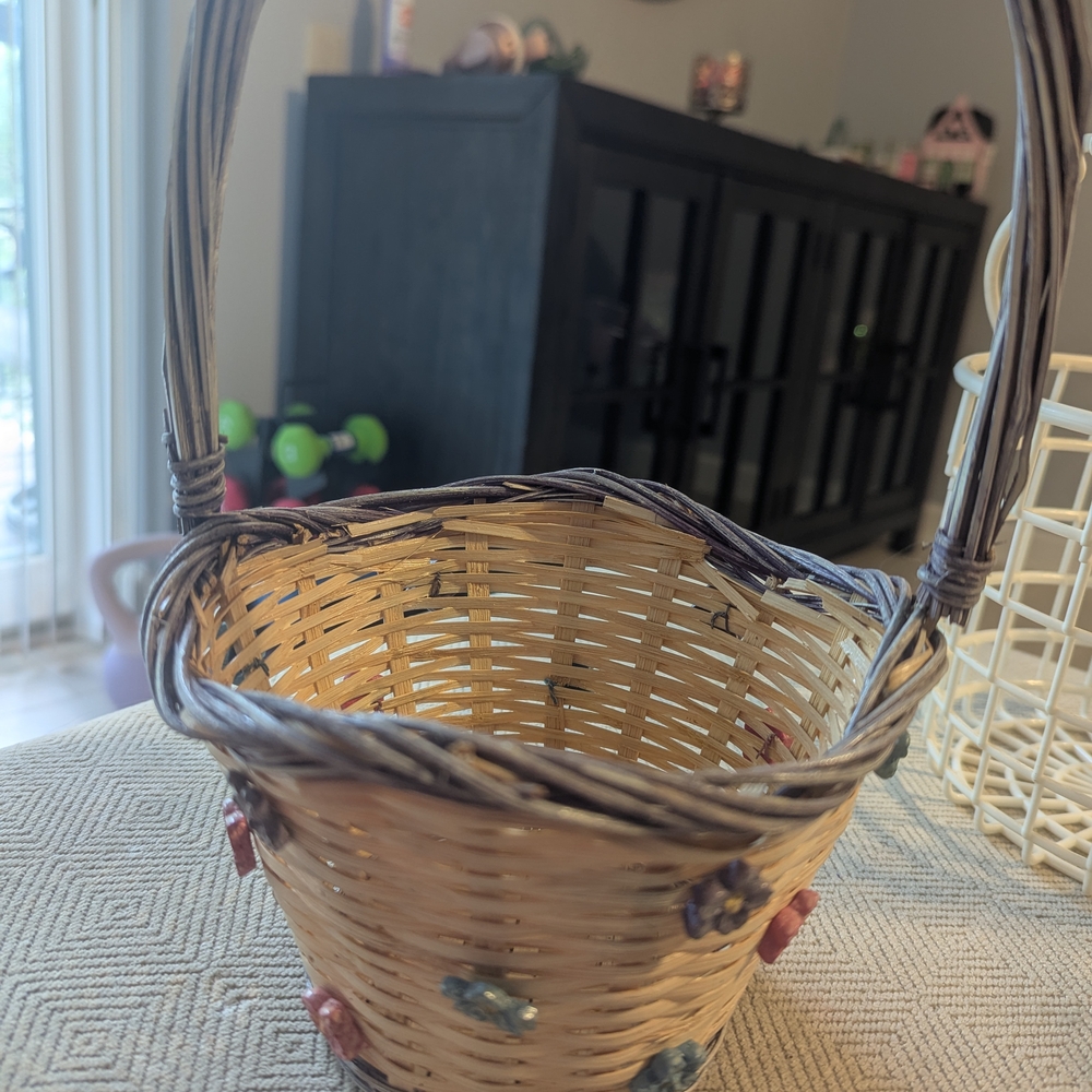 Charming Floral Wicker and Modern Wire Basket Duo - Picture 3 of 6